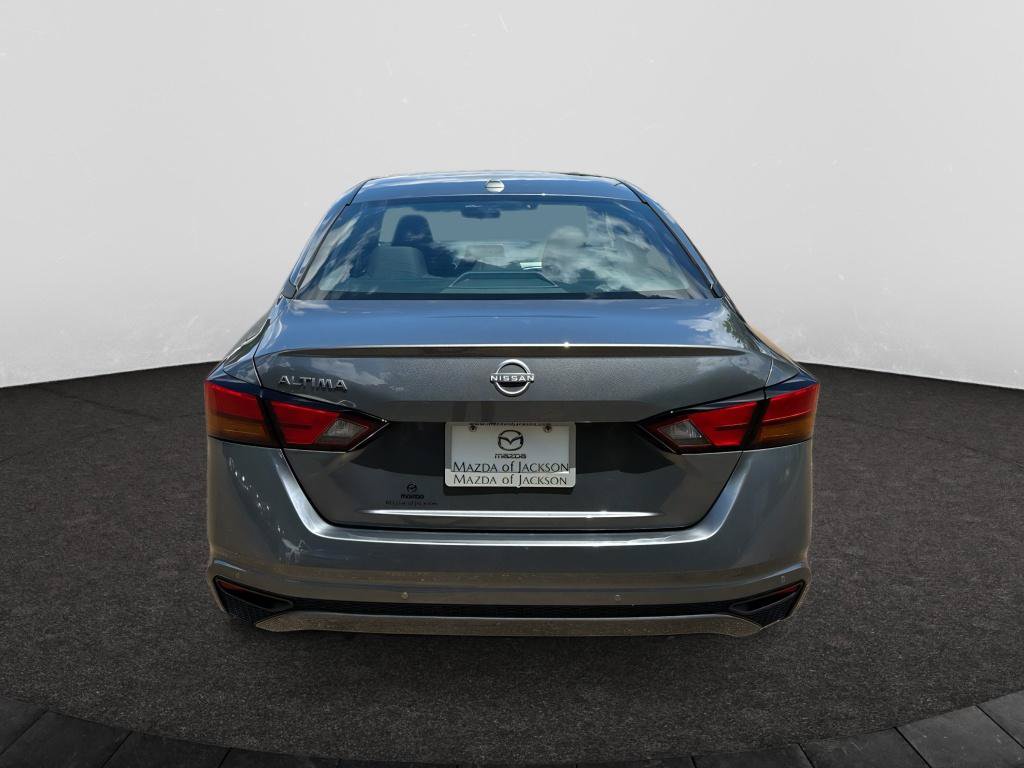 Used 2025 Nissan Altima 2.5 SV FWD image 4