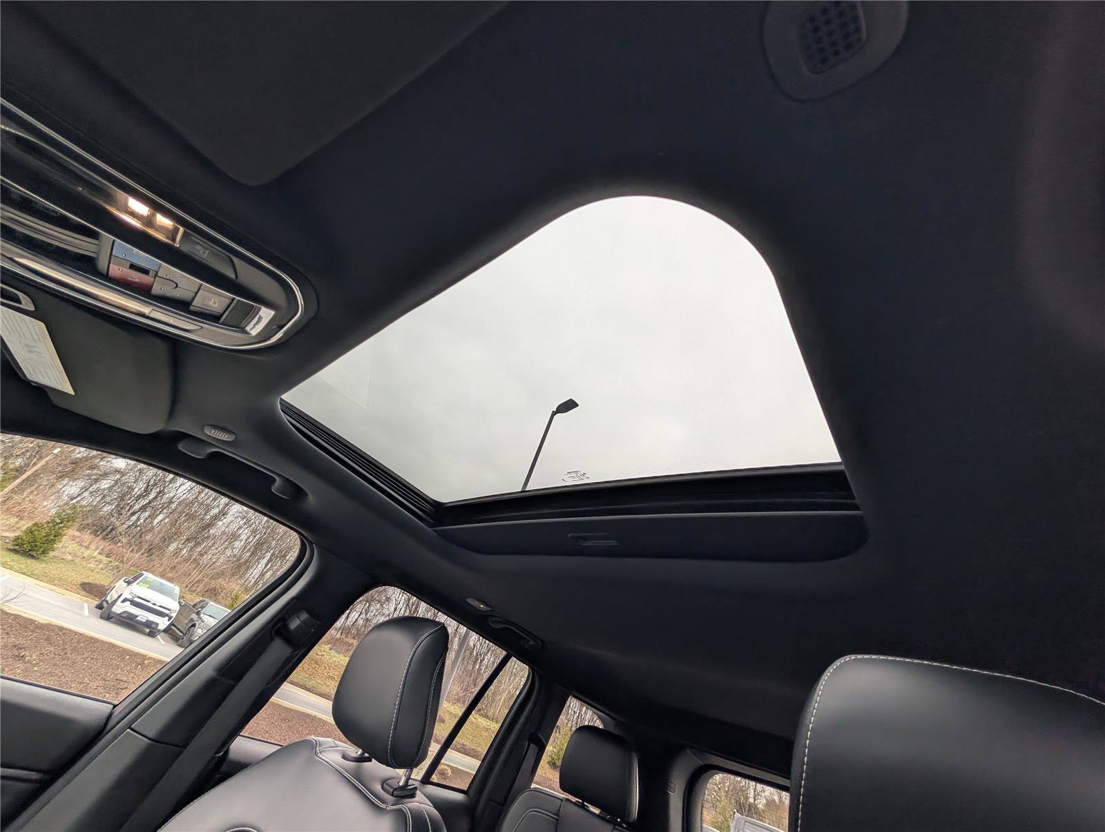 Used 2023 Jeep Grand Cherokee Altitude image 29