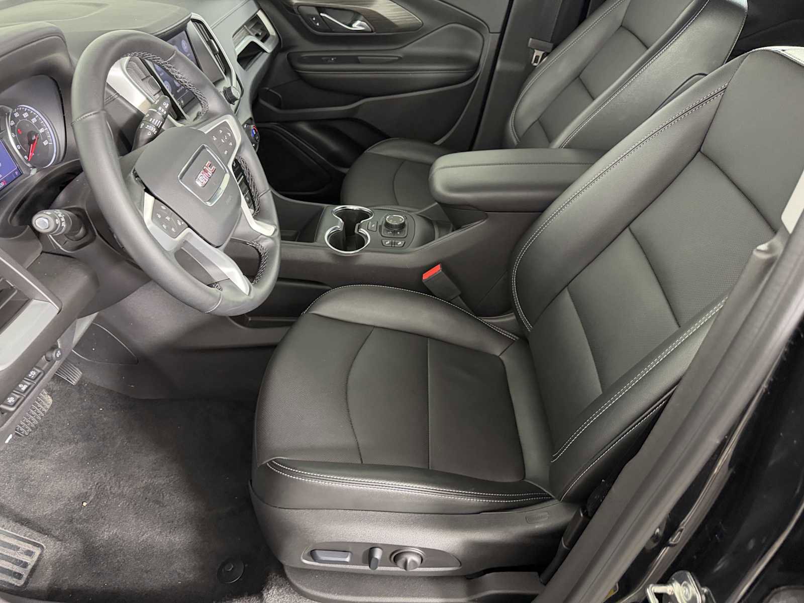 Used 2024 GMC Terrain SLT w/ Tech Package AWD/4WD image 7