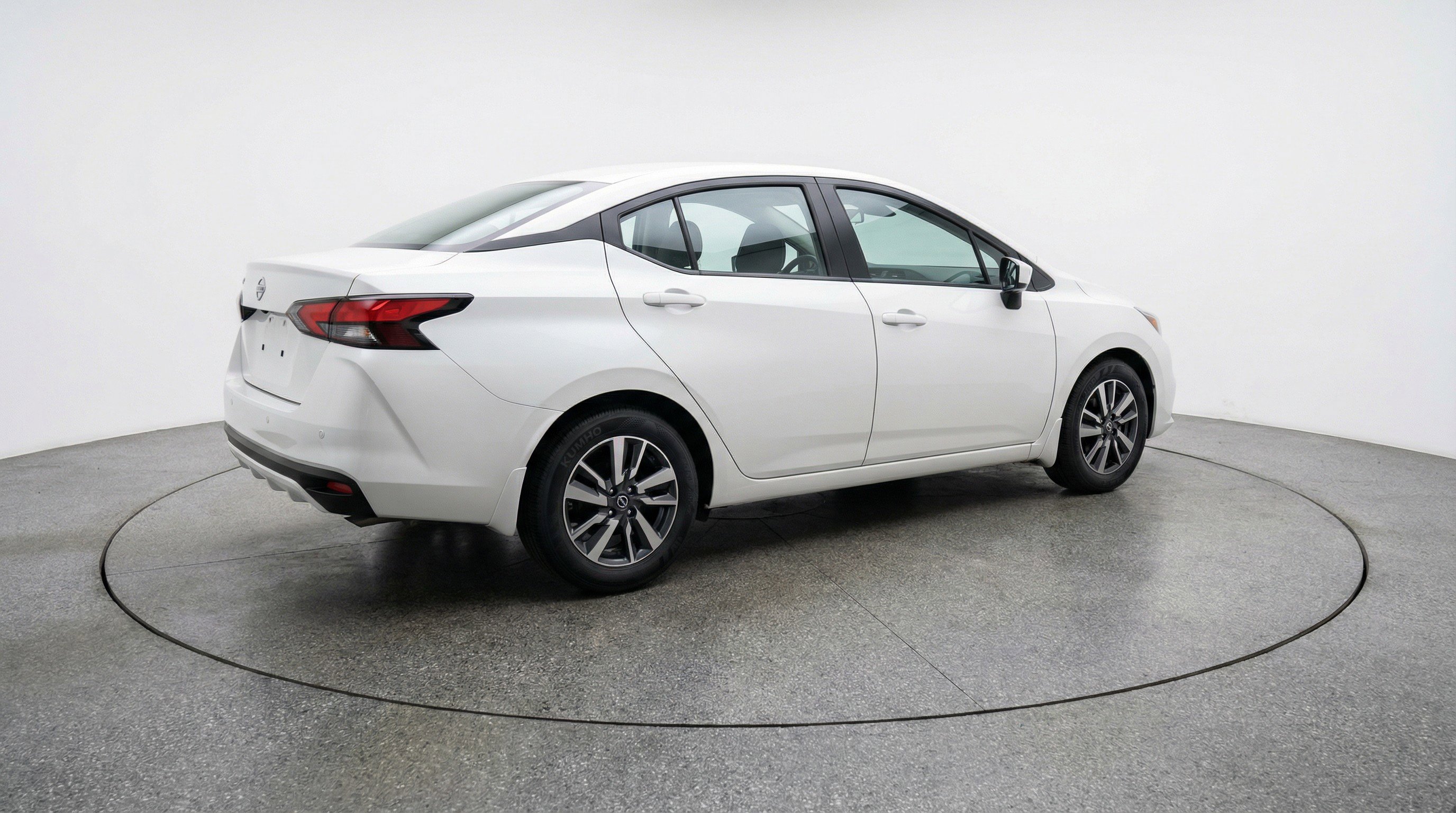 Used 2025 Nissan Versa SV FWD image 9