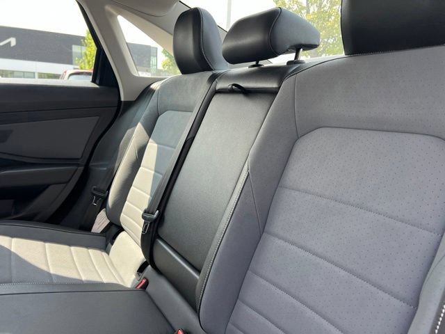 Used 2025 Volkswagen Jetta SE FWD image 30