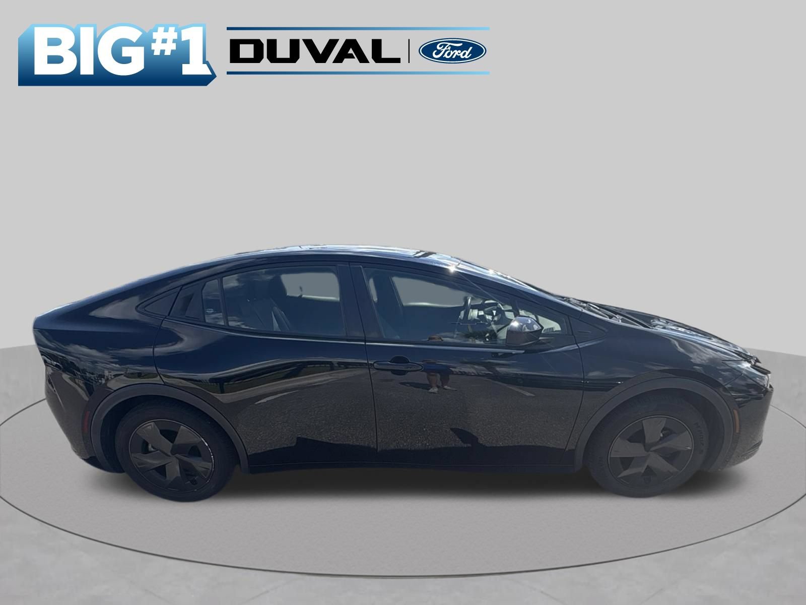 Used 2024 Toyota Prius LE FWD image 4