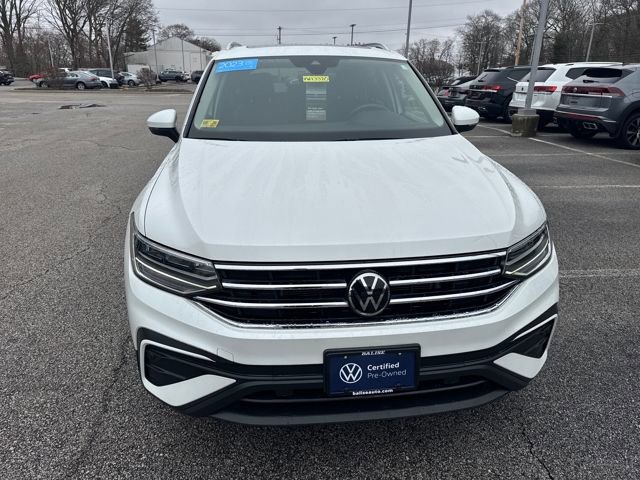 Certified 2023 Volkswagen Tiguan SE w/ Panoramic Sunroof Package image 2