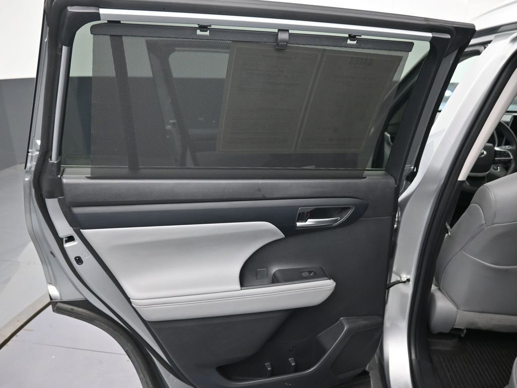 Used 2023 Toyota Highlander XLE image 35