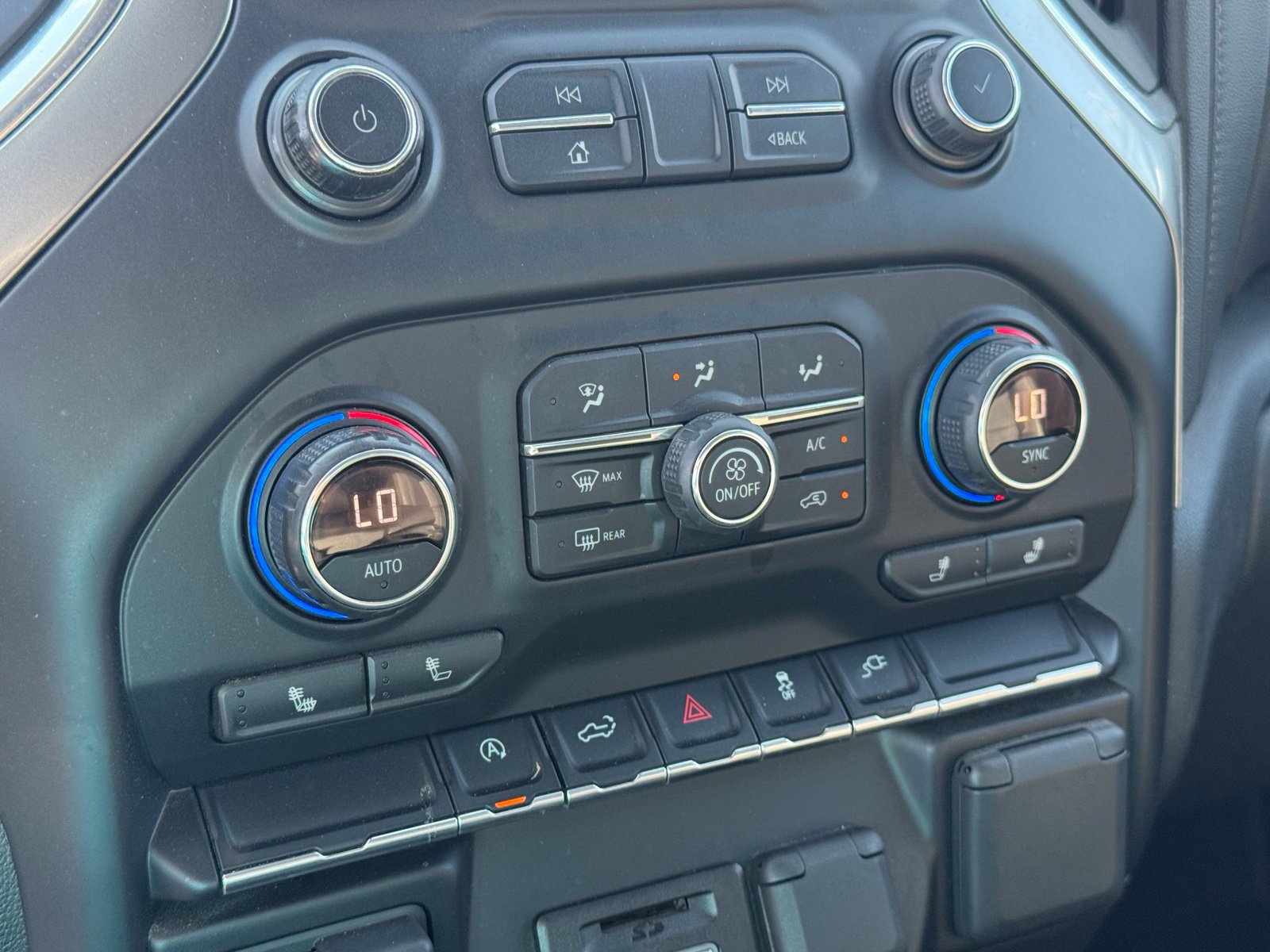 Used 2019 Chevrolet Silverado 1500 LTZ AWD/4WD image 19