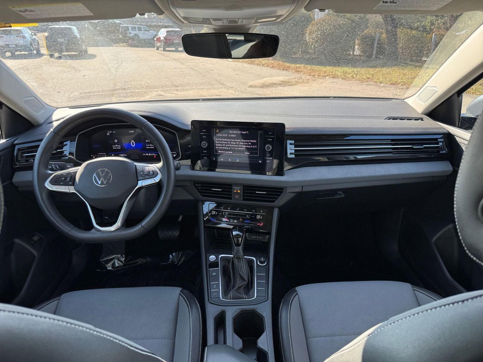 Used 2025 Volkswagen Jetta SE image 28