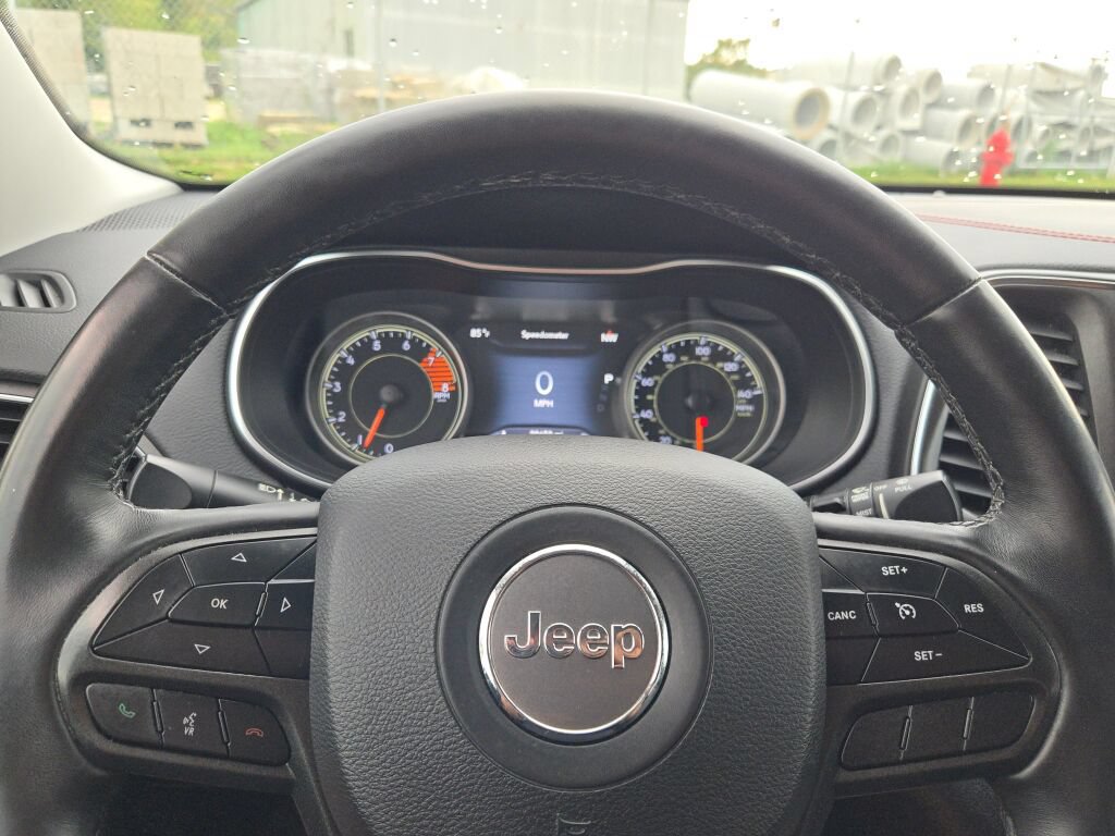 Used 2019 Jeep Cherokee Trailhawk AWD/4WD image 37