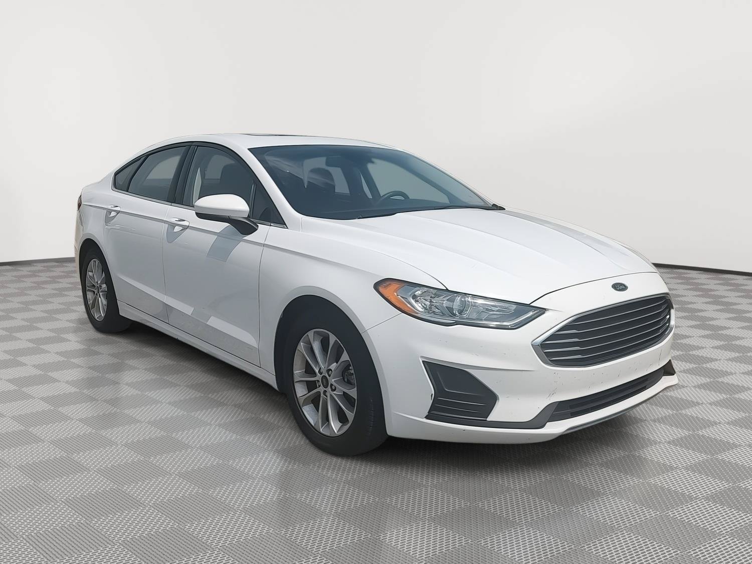 Used 2020 Ford Fusion SE FWD image 4