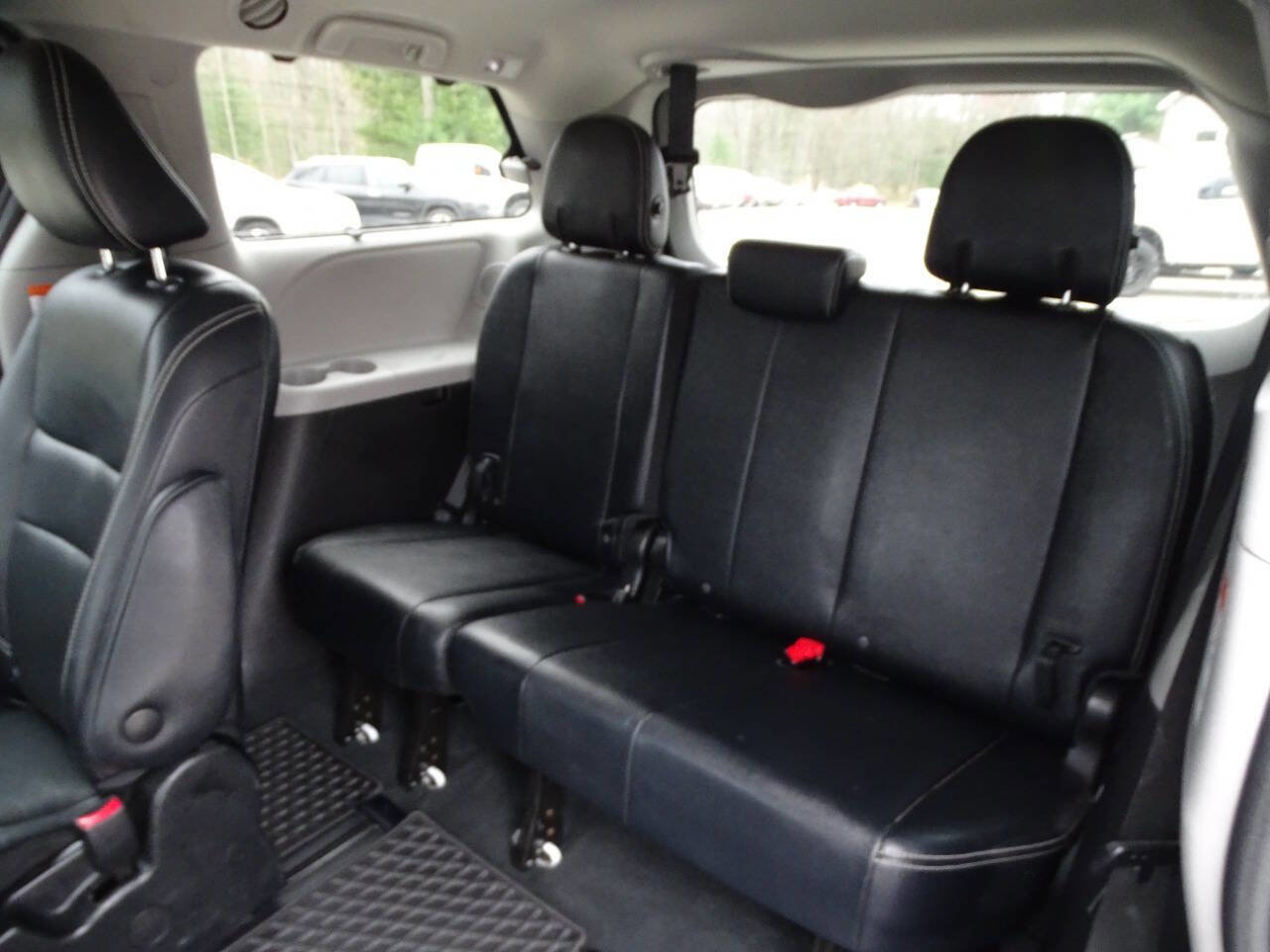 Used 2019 Toyota Sienna SE Premium AWD/4WD image 38