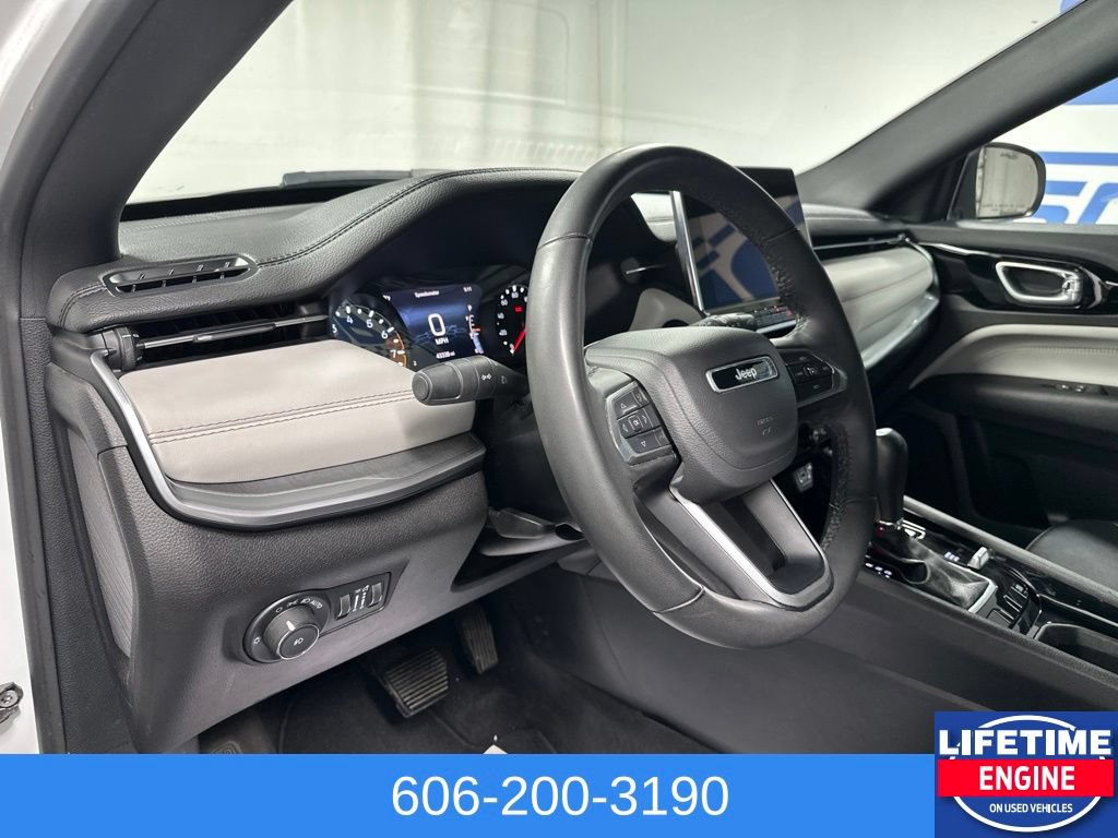 Used 2025 Jeep Compass Limited AWD/4WD image 17