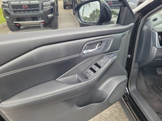 Certified 2024 Nissan Rogue SL w/ SL Premium Package FWD image 20