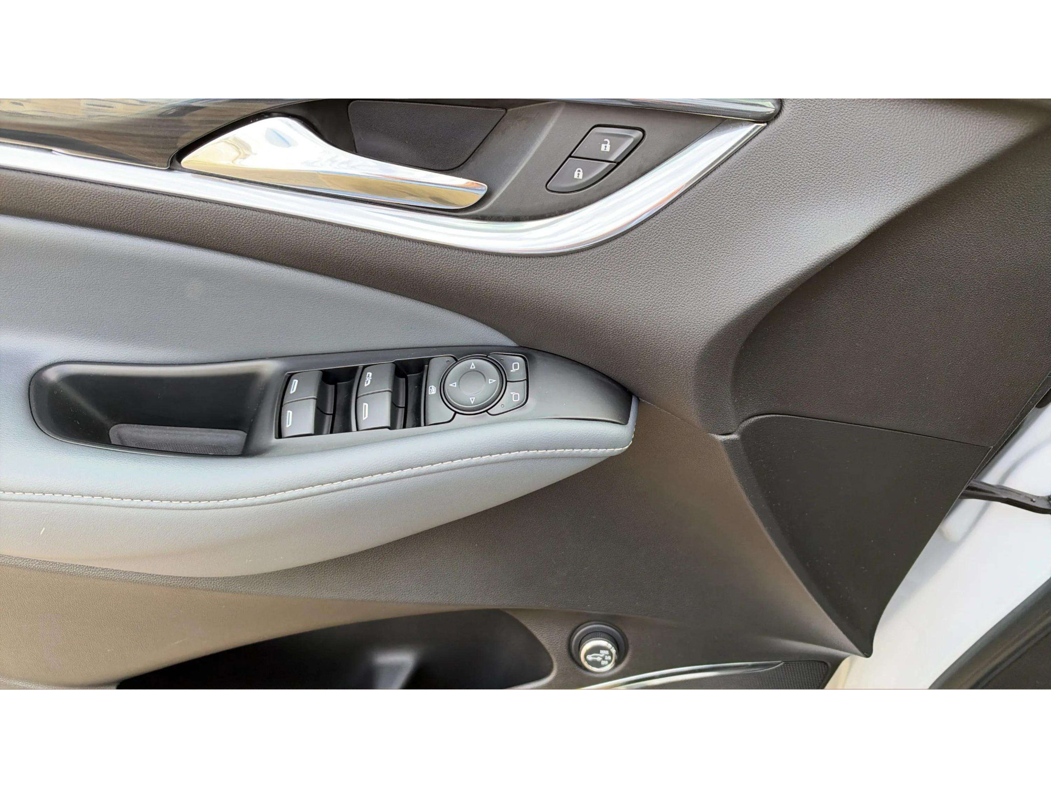 Used 2023 Buick Enclave Essence AWD/4WD image 24