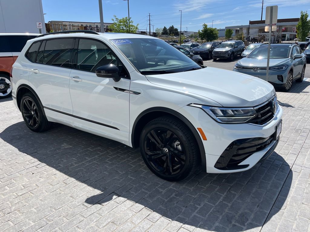 Certified 2024 Volkswagen Tiguan SE R-Line AWD/4WD image 9