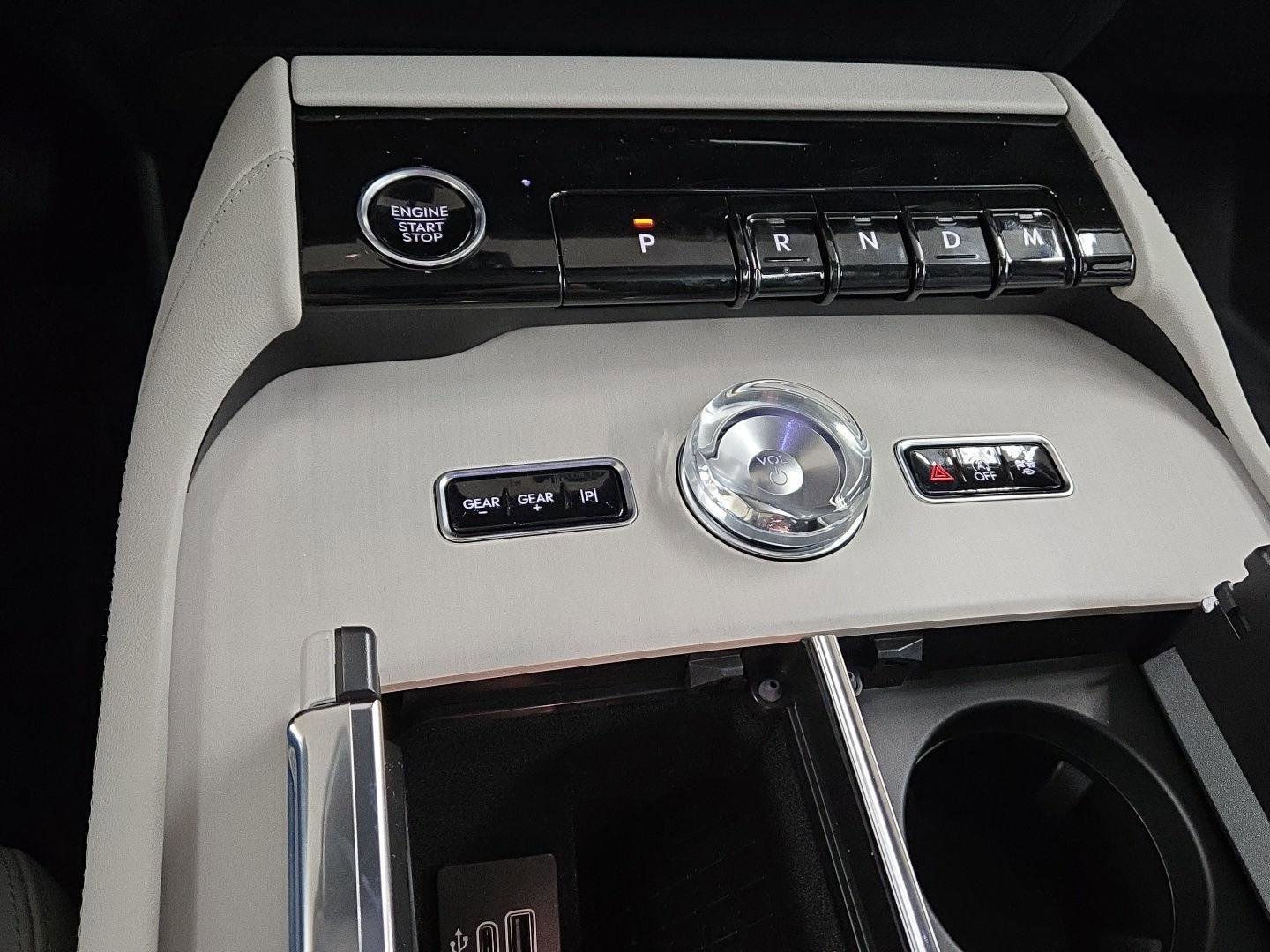 New 2025 Lincoln Navigator L Reserve AWD/4WD image 18