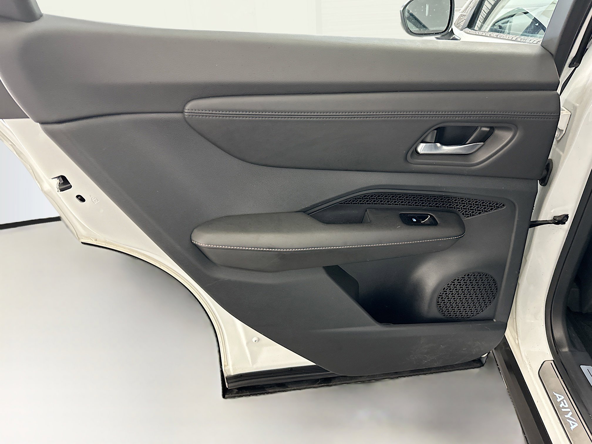 Used 2024 Nissan Ariya AWD image 27