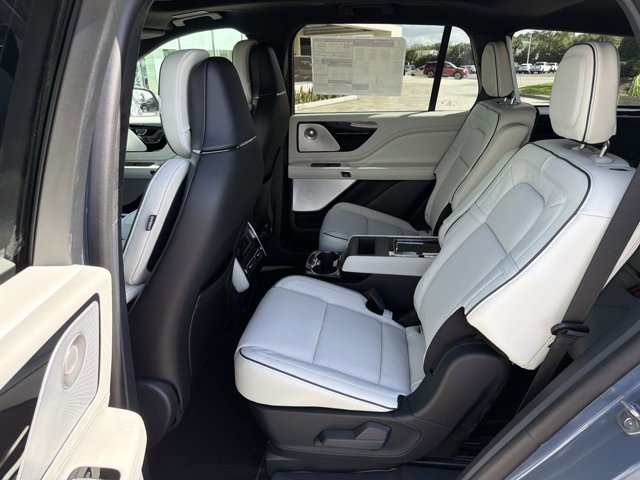 New 2026 Lincoln Aviator Black Label w/ Jet Appearance Package image 16