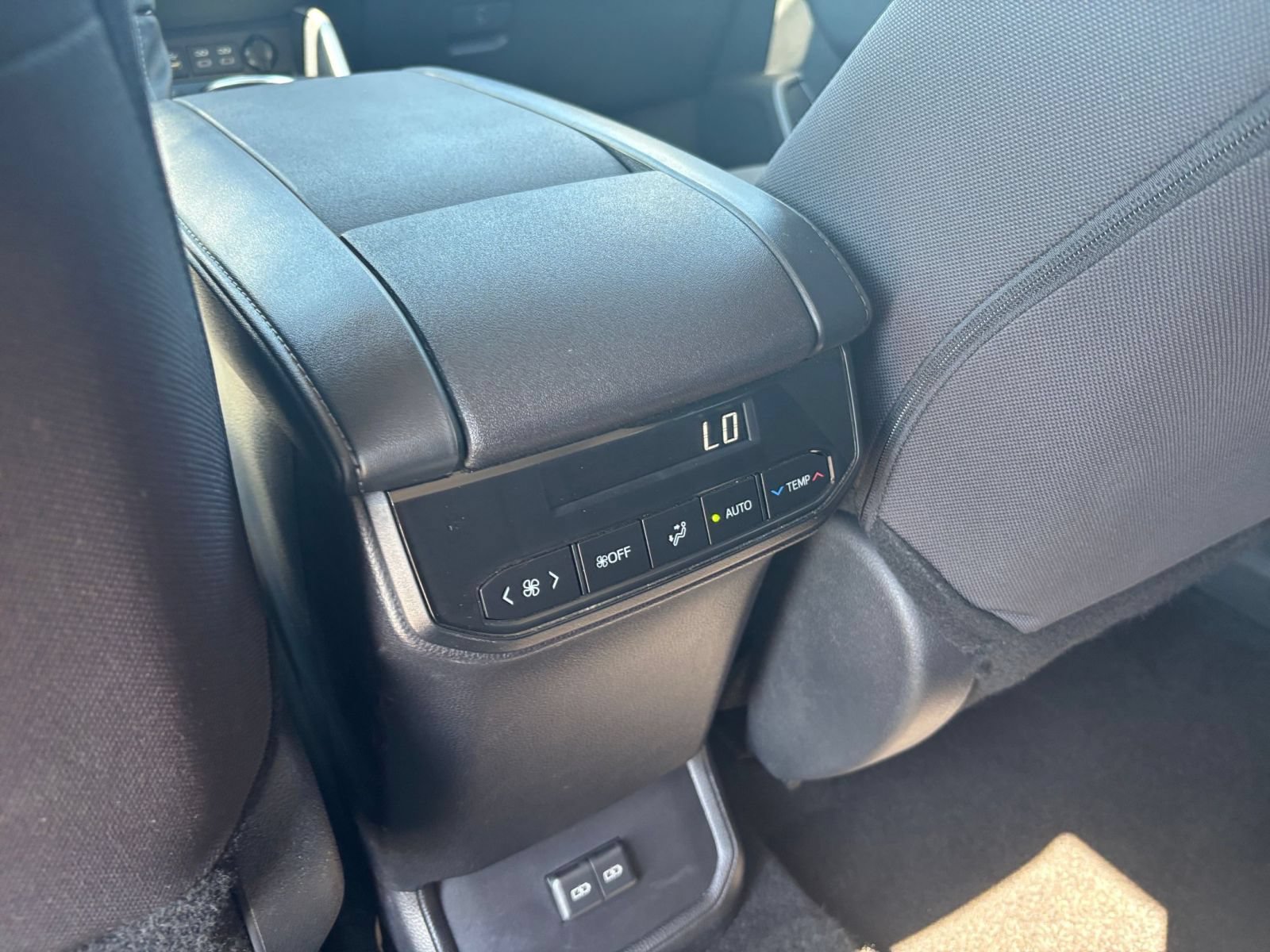 Used 2025 Toyota Highlander LE FWD image 20