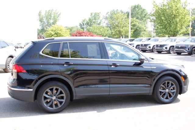 Used 2023 Volkswagen Tiguan SE AWD/4WD image 2
