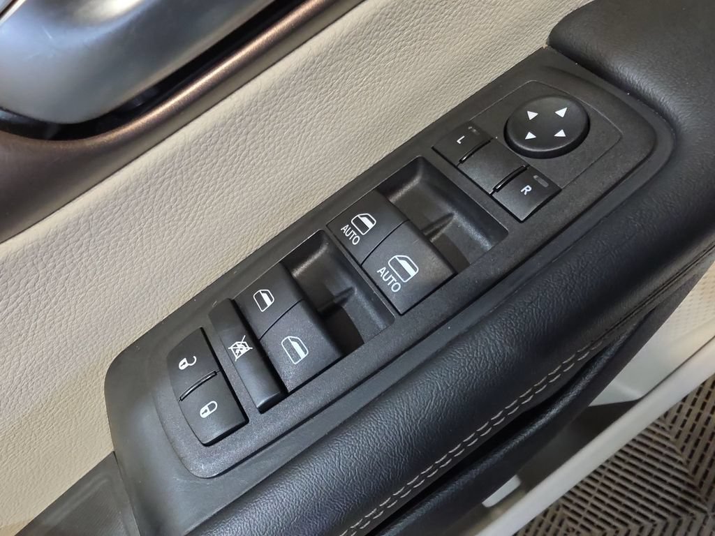 Used 2024 Chrysler Voyager LX FWD image 15