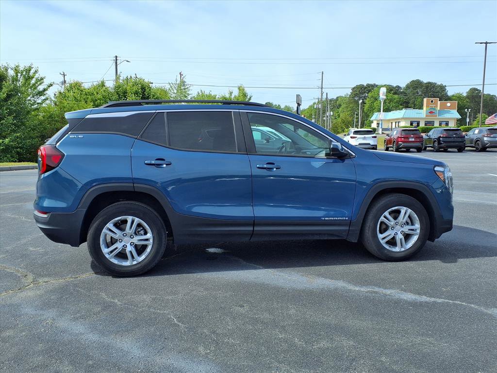 Used 2024 GMC Terrain SLE w/ Driver Convenience Package image 21