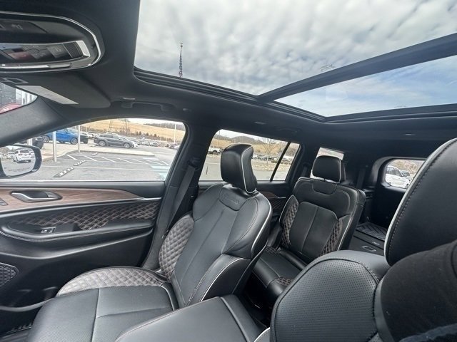 Used 2025 Jeep Grand Cherokee L Summit w/ Obsidian Package image 35