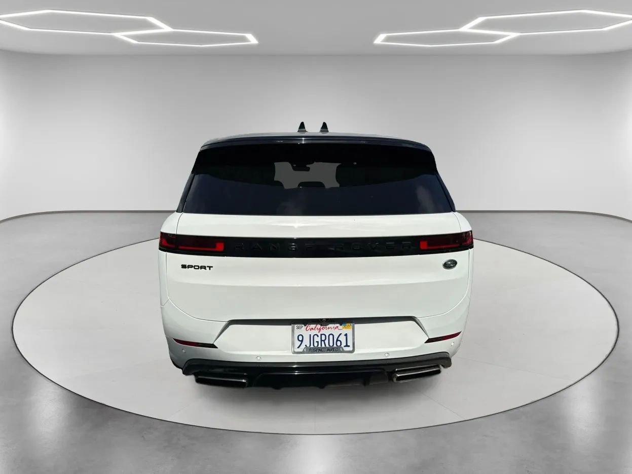 Used 2023 Land Rover Range Rover Sport SE Dynamic image 6