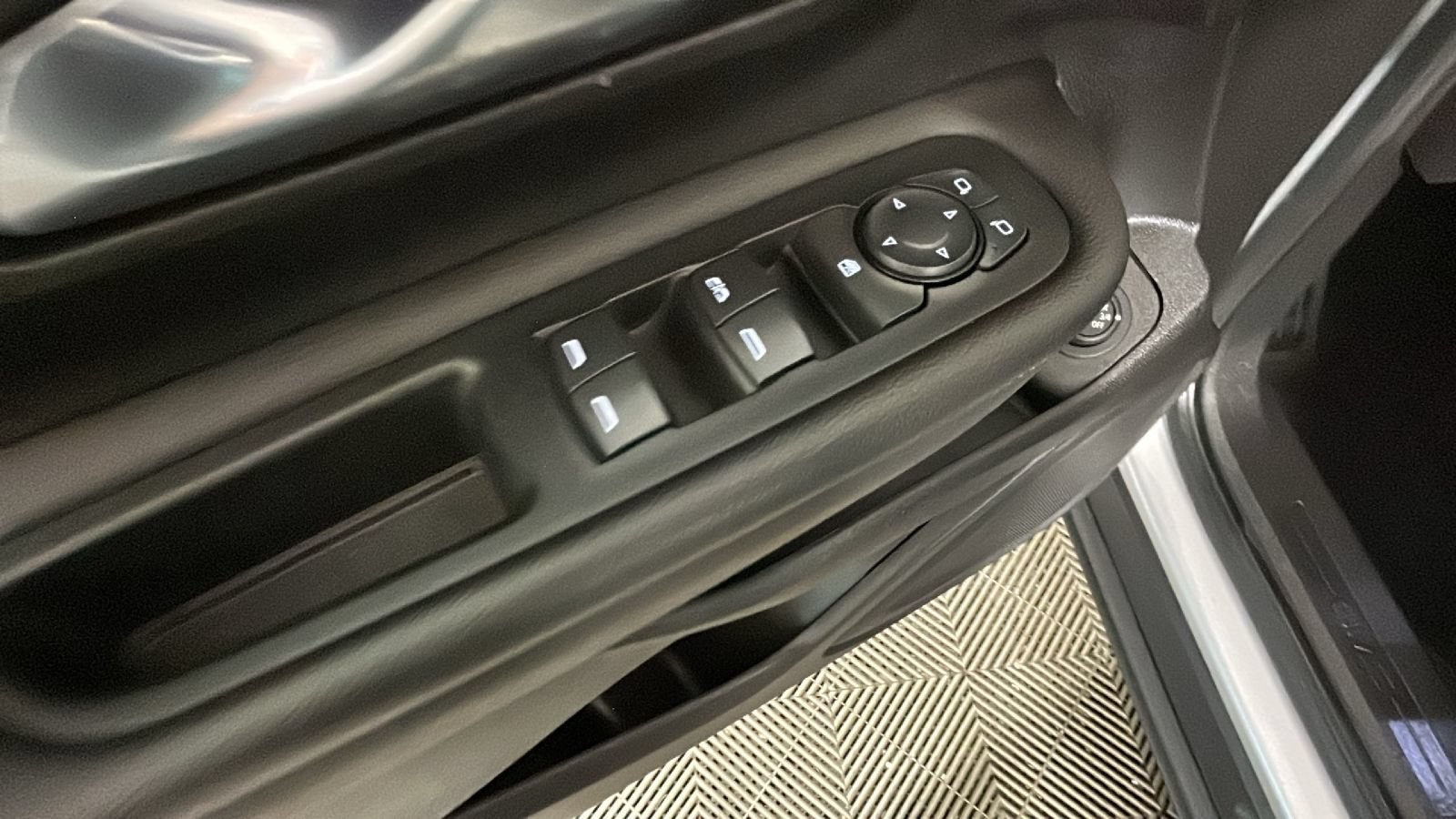Used 2021 GMC Terrain SLT FWD image 12