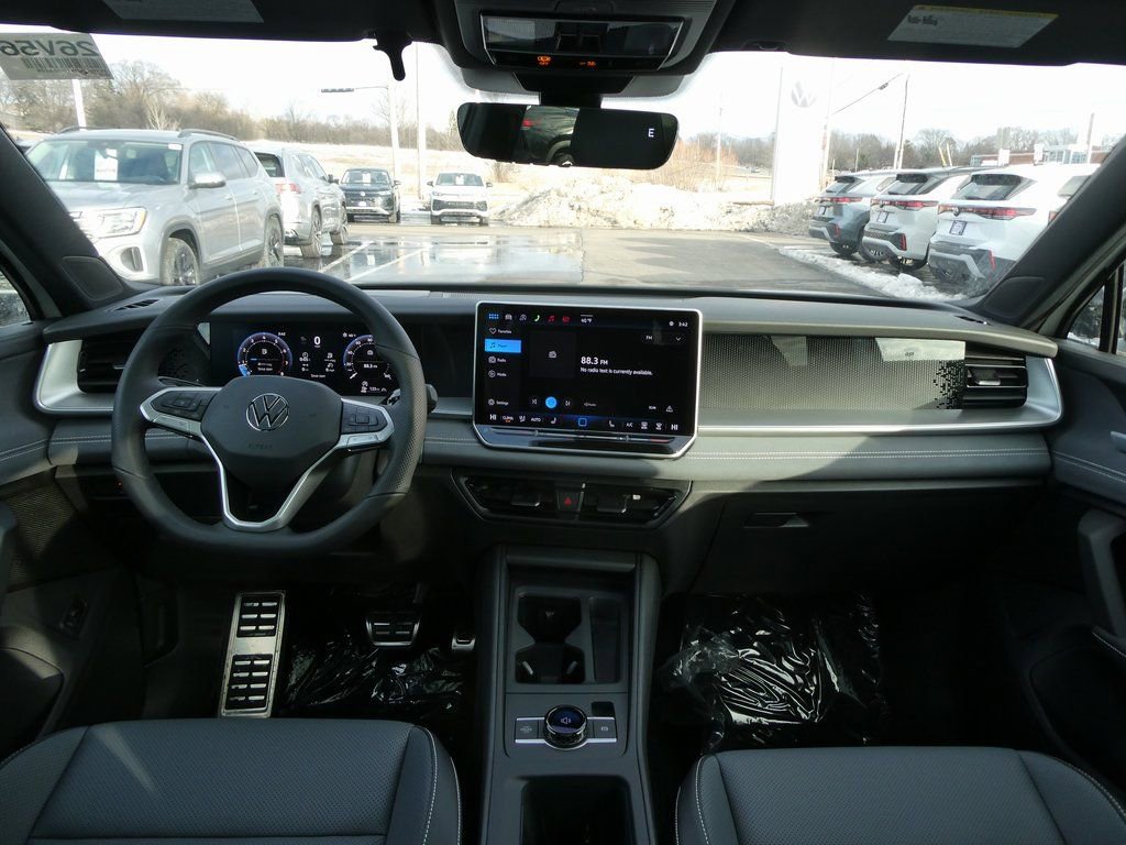 New 2026 Volkswagen Tiguan SE R-Line AWD/4WD image 4