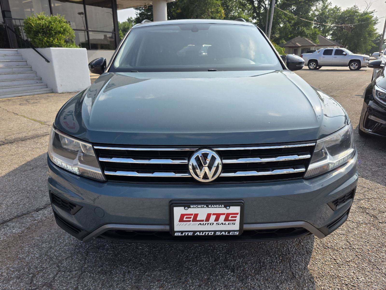 Used 2021 Volkswagen Tiguan SEL AWD/4WD image 2