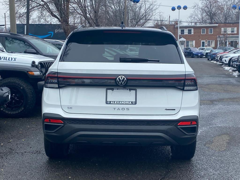 Used 2025 Volkswagen Taos SE image 4