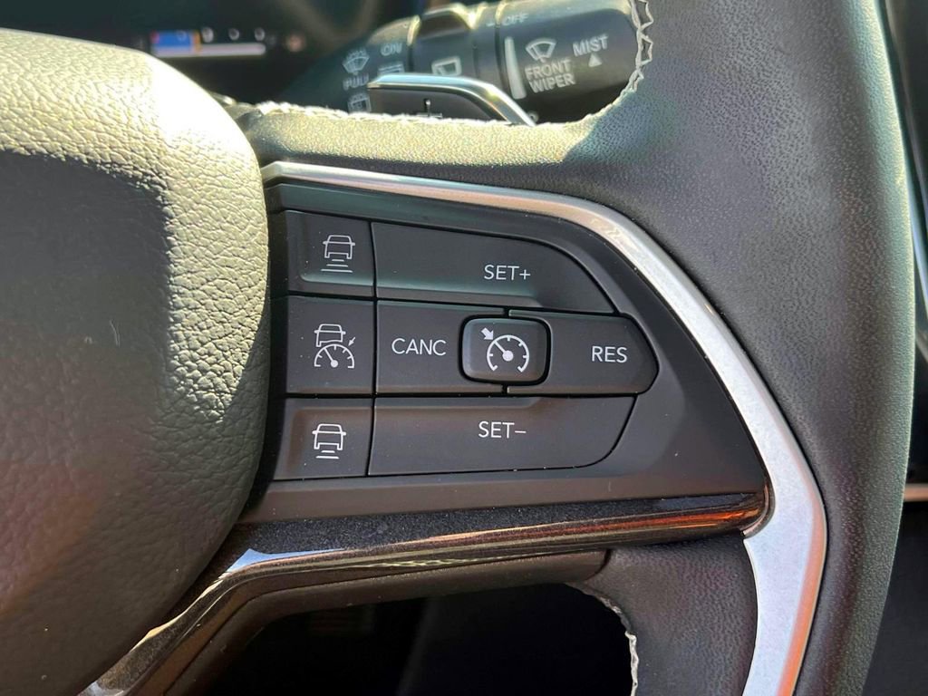 Certified 2023 Jeep Grand Cherokee Altitude image 23