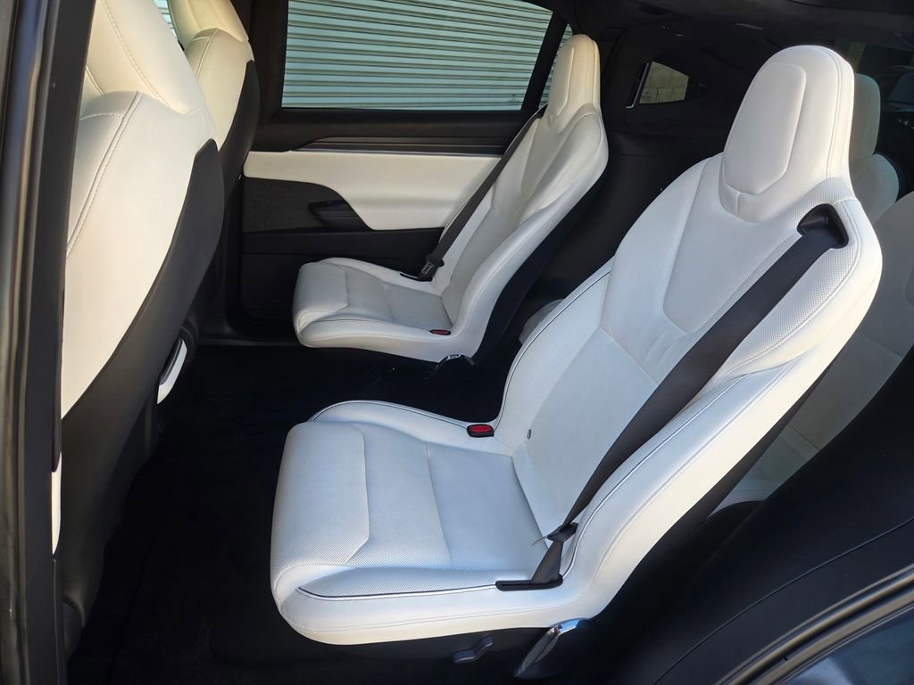 Used 2022 Tesla Model X Plaid image 13