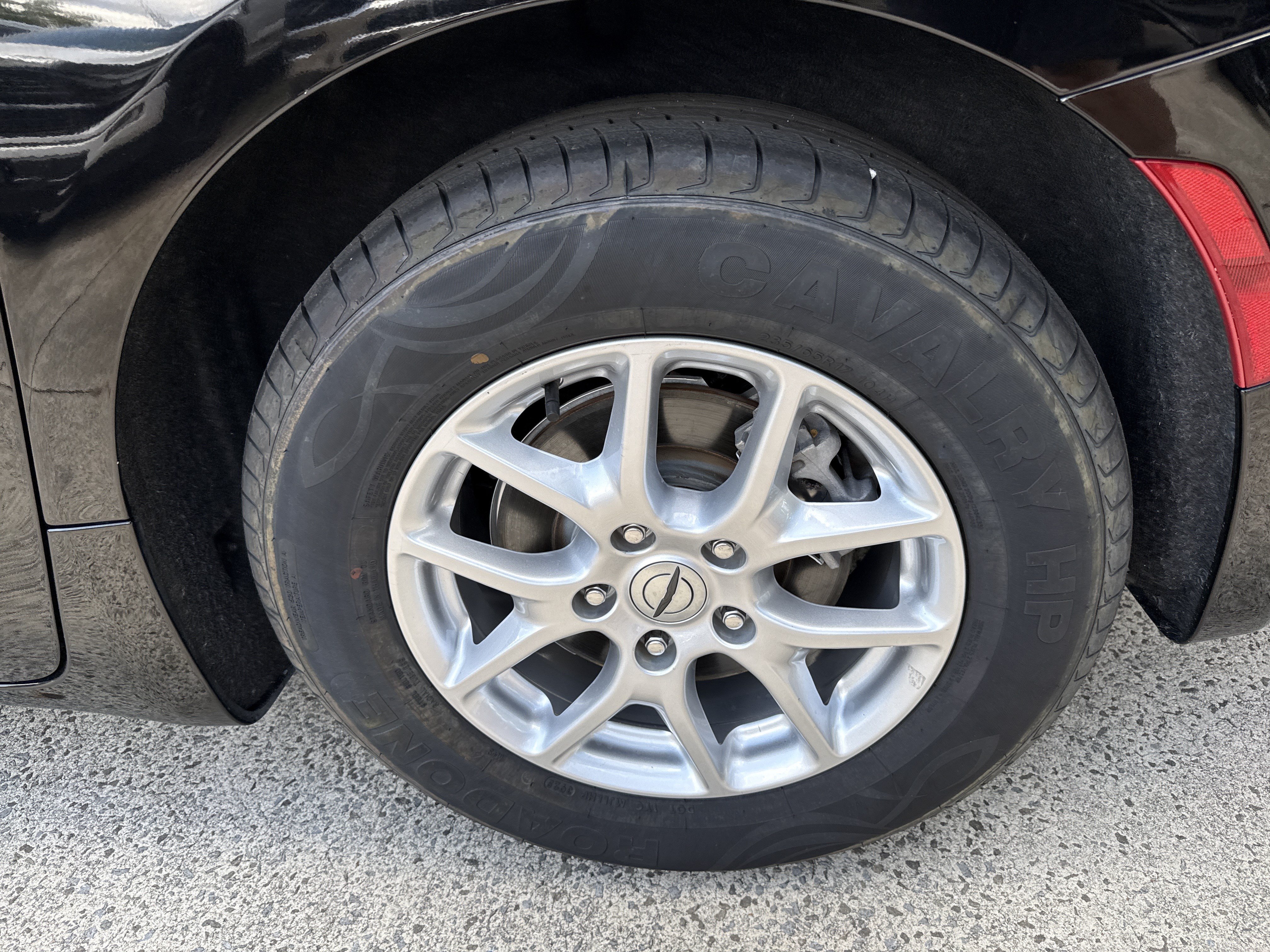 Used 2024 Chrysler Pacifica Touring-L FWD image 18
