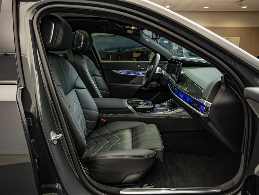 Used 2024 BMW i7 eDrive50 w/ M Sport Package RWD image 54