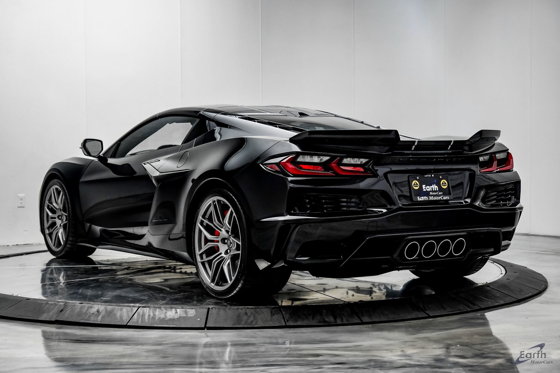 Used 2025 Chevrolet Corvette Z06 RWD image 14