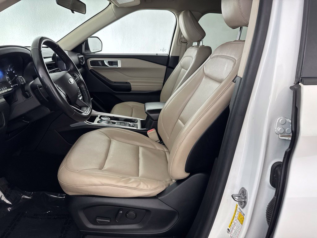 Used 2020 Ford Explorer XLT w/ Equipment Group 202A AWD/4WD image 23