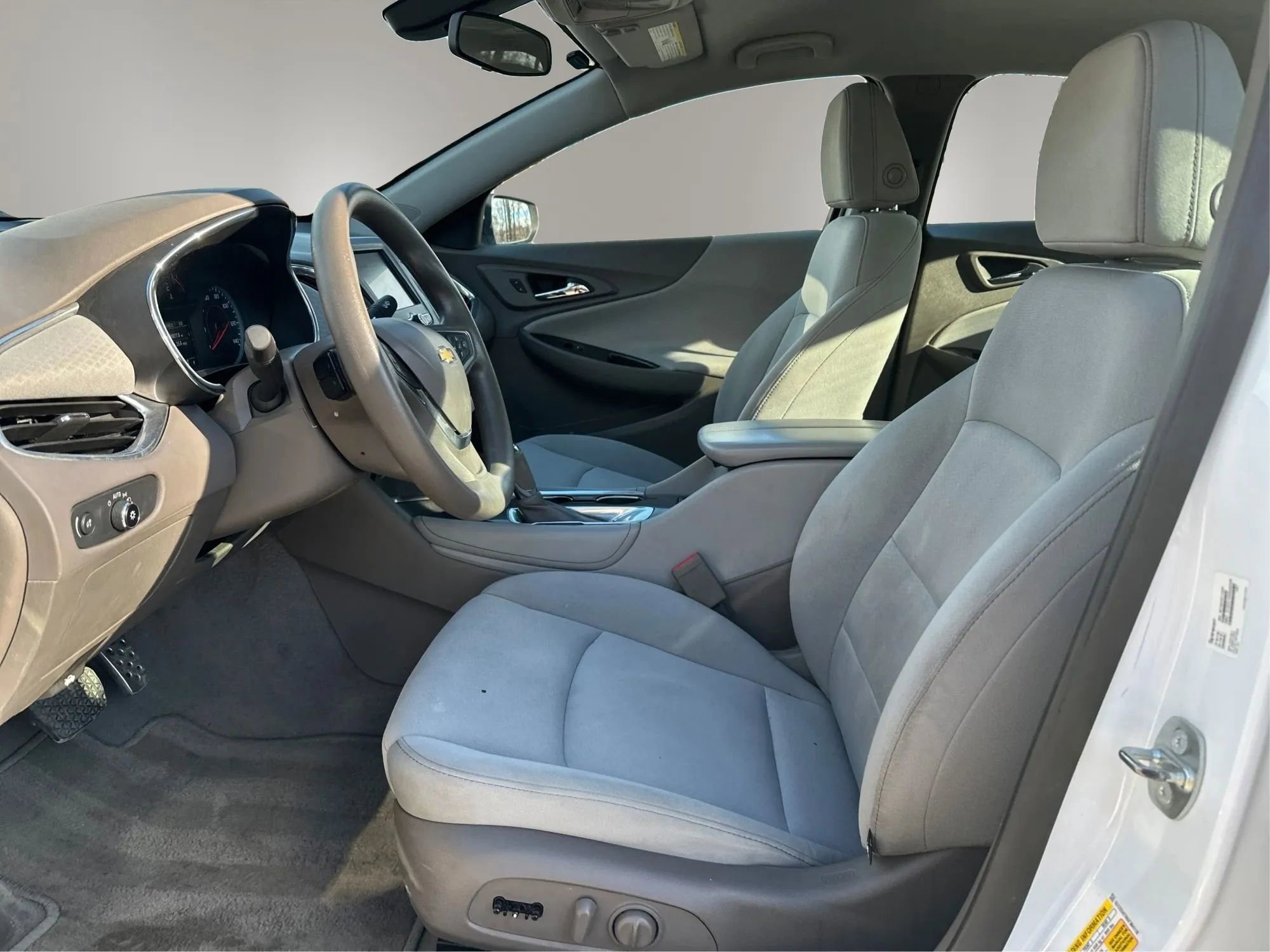 Used 2016 Chevrolet Malibu LT image 9