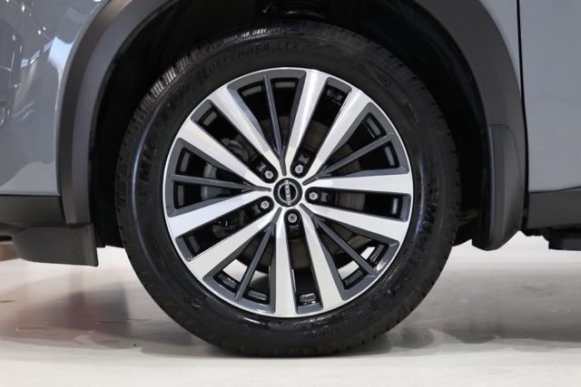 Used 2022 Nissan Pathfinder Platinum w/ Cargo Package image 11