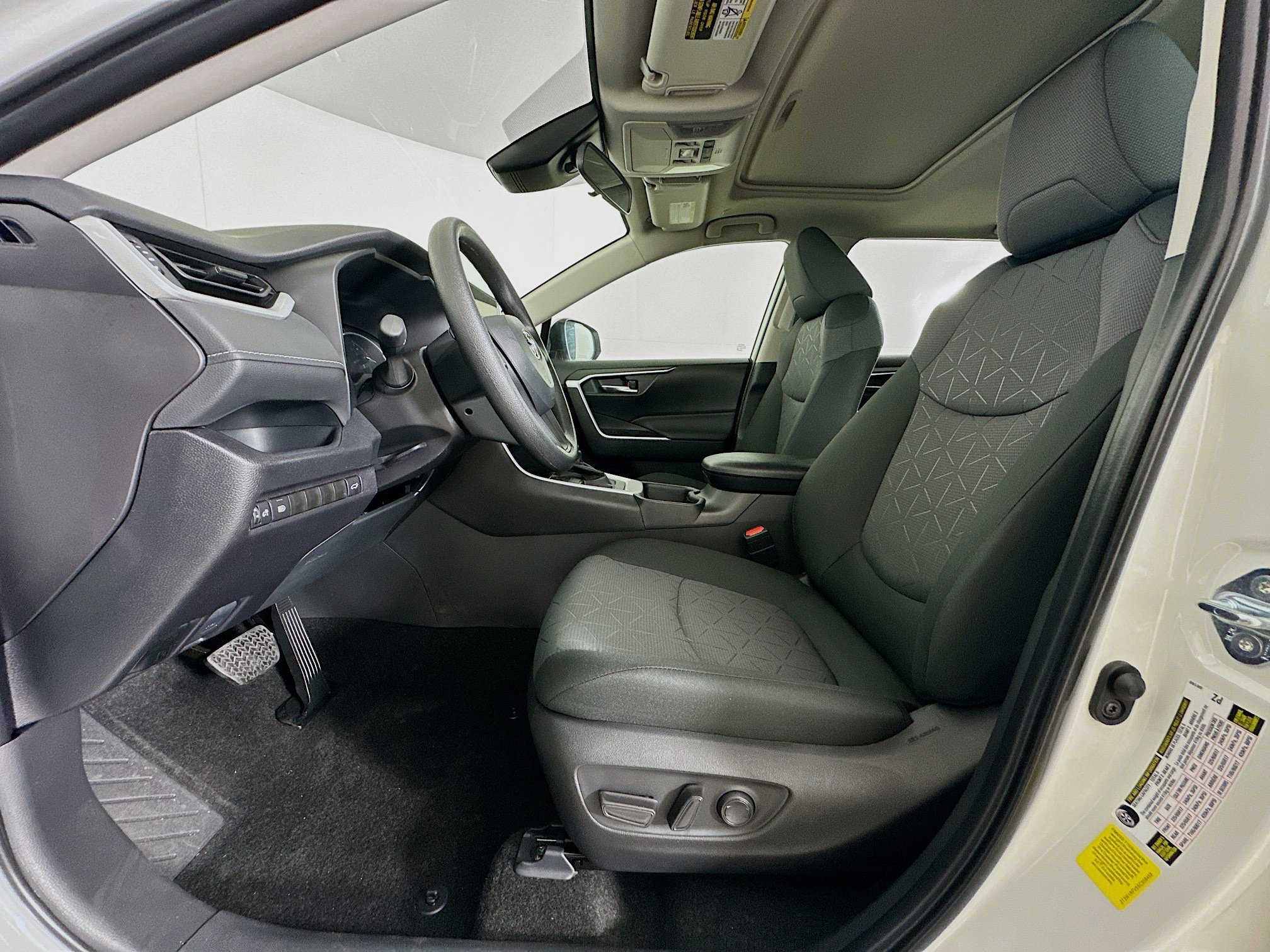 Used 2025 Toyota RAV4 XLE w/ Convenience Package image 13