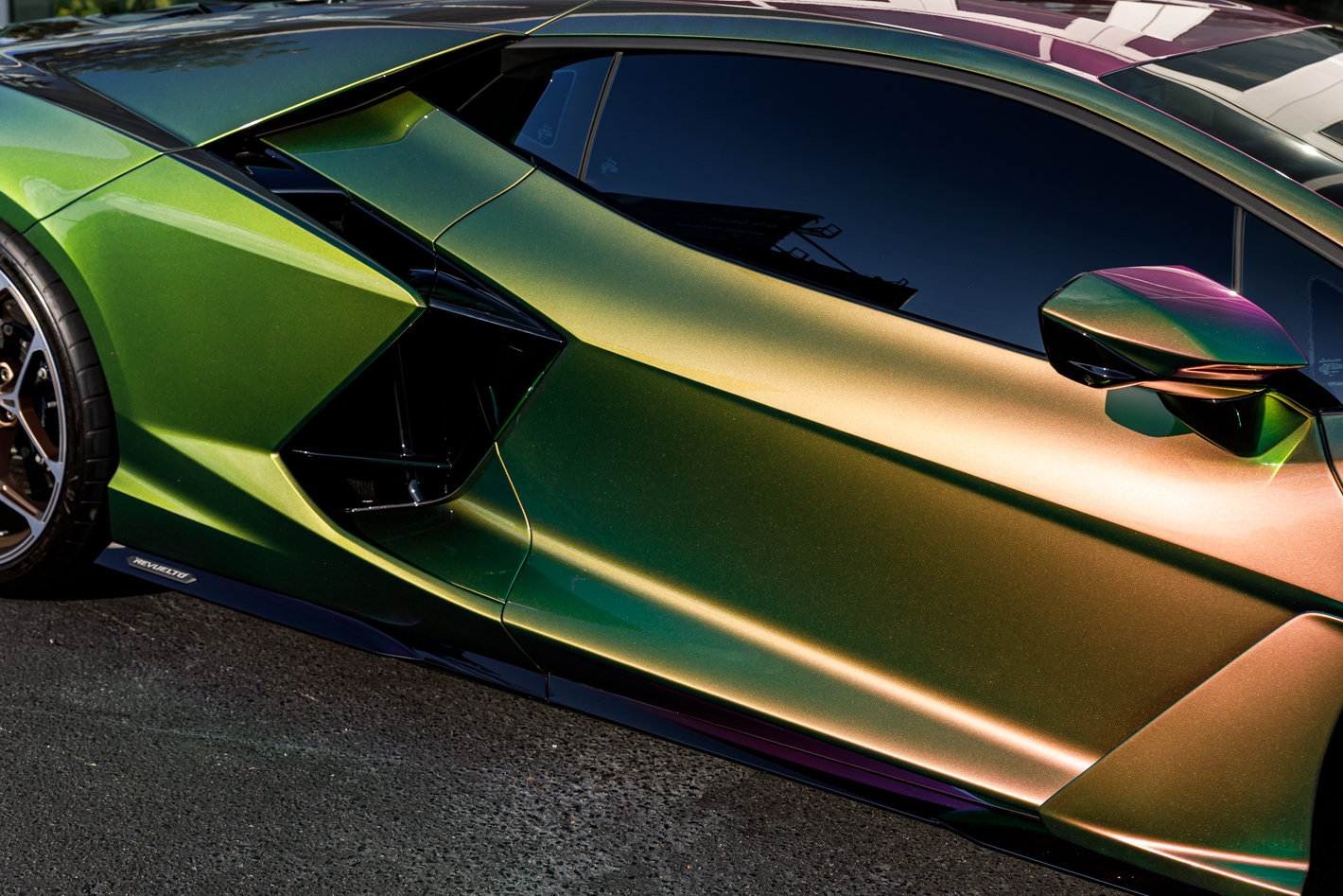 Used 2024 Lamborghini Revuelto AWD/4WD image 31