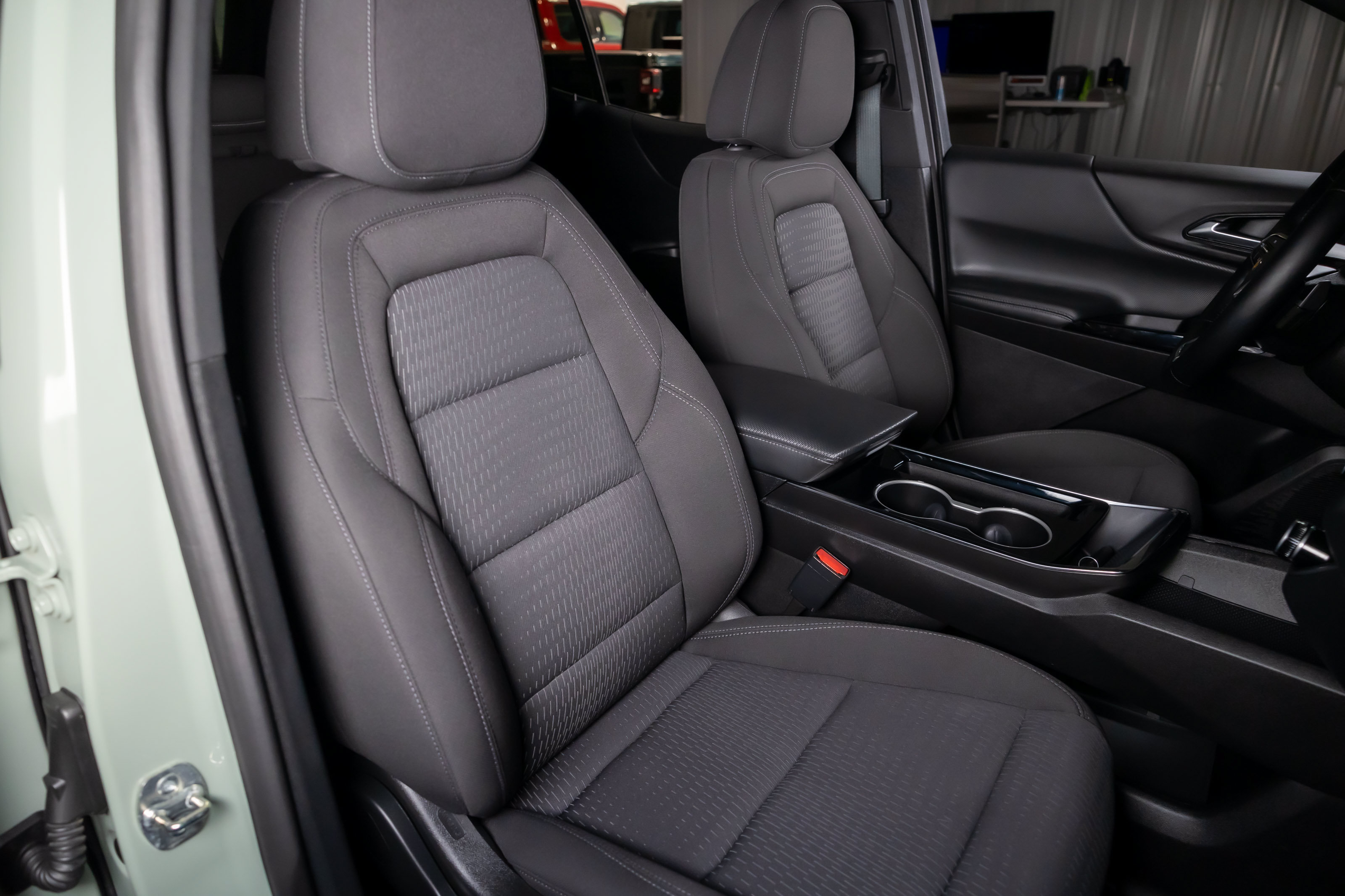 Used 2025 Chevrolet Equinox LT FWD image 16