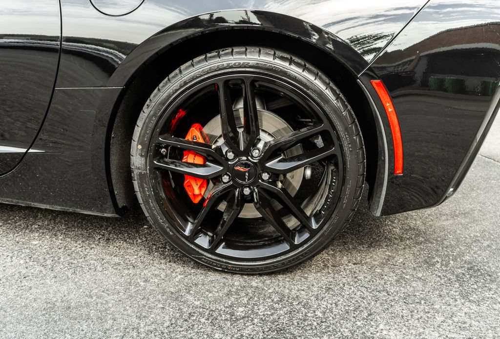 Used 2019 Chevrolet Corvette Stingray Coupe w/ 1LT RWD image 26