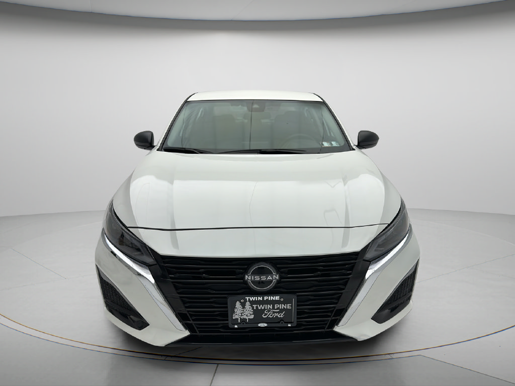 Used 2025 Nissan Altima 2.5 SV FWD image 2
