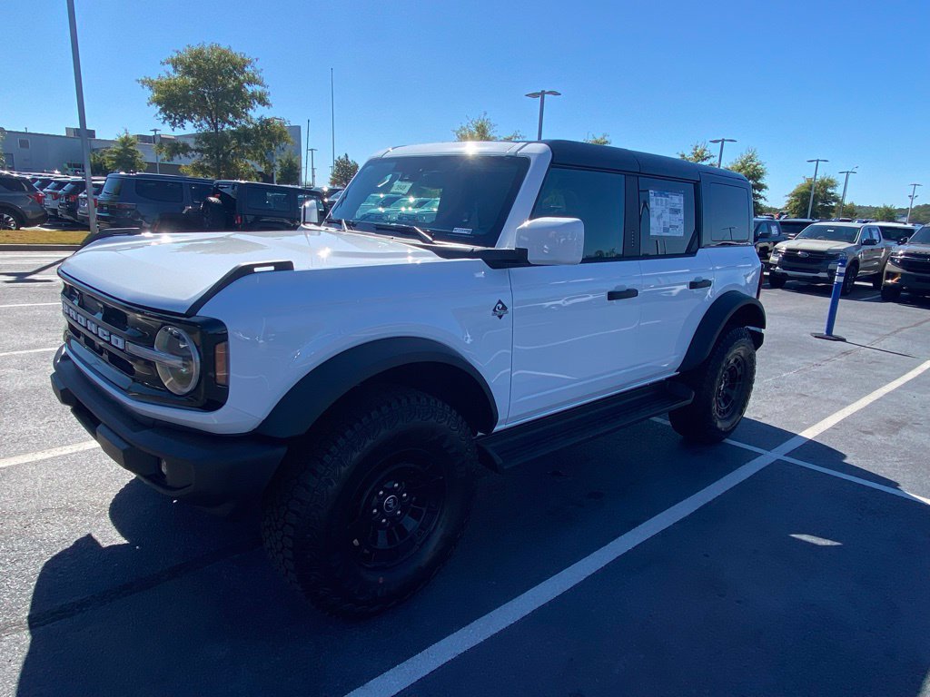 New 2026 Ford Bronco Outer Banks w/ Sasquatch Package AWD/4WD image 3