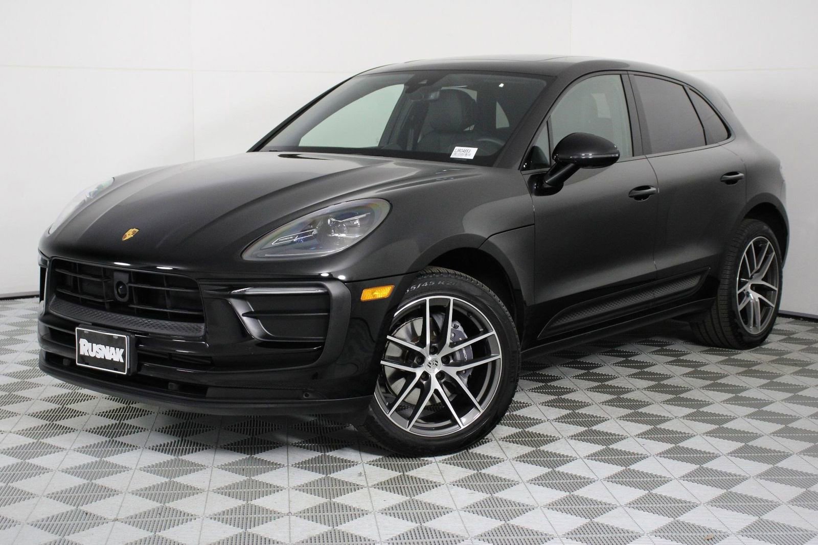 Certified 2025 Porsche Macan image 35