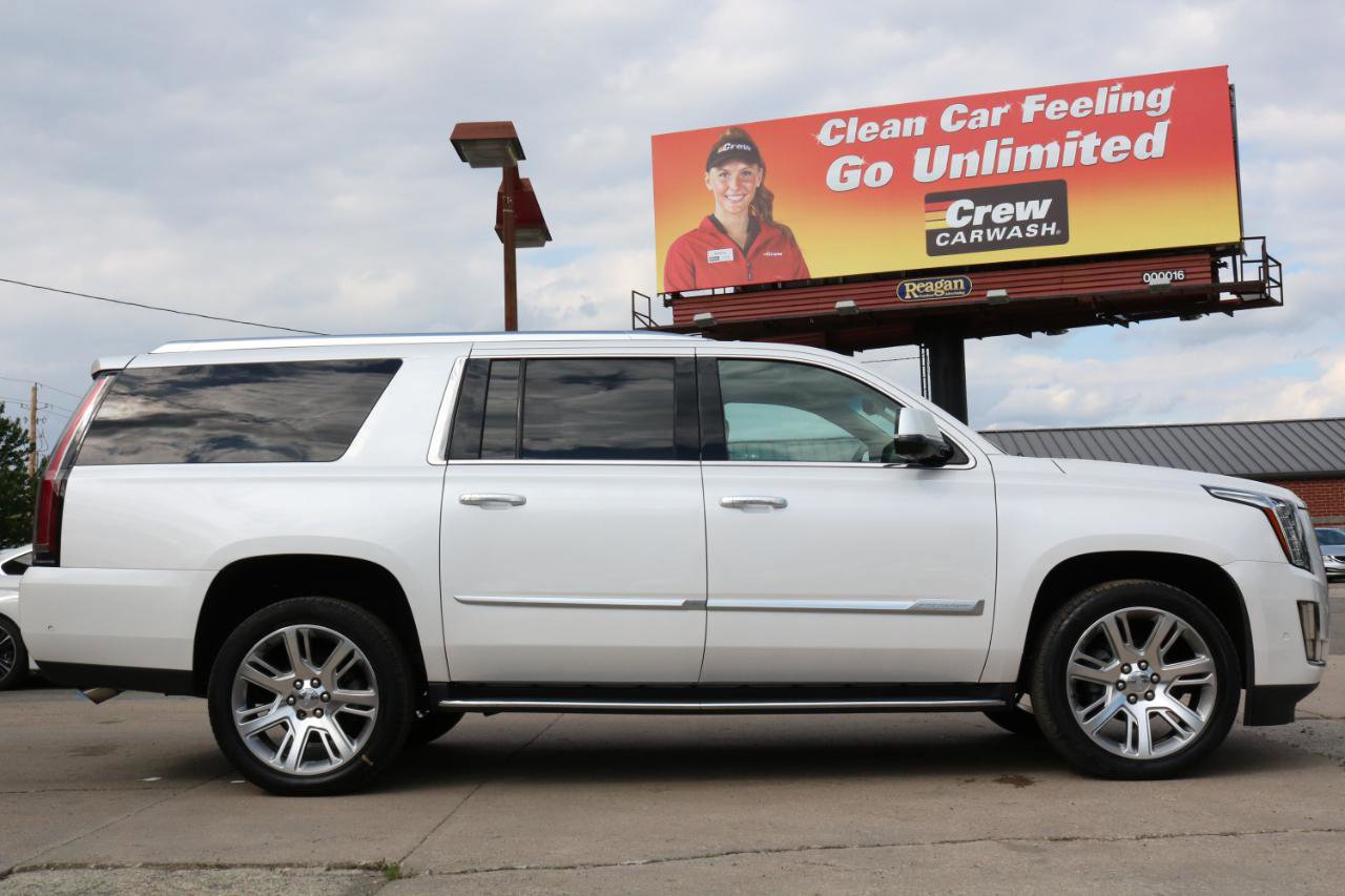 Used 2018 Cadillac Escalade ESV Luxury AWD/4WD image 9