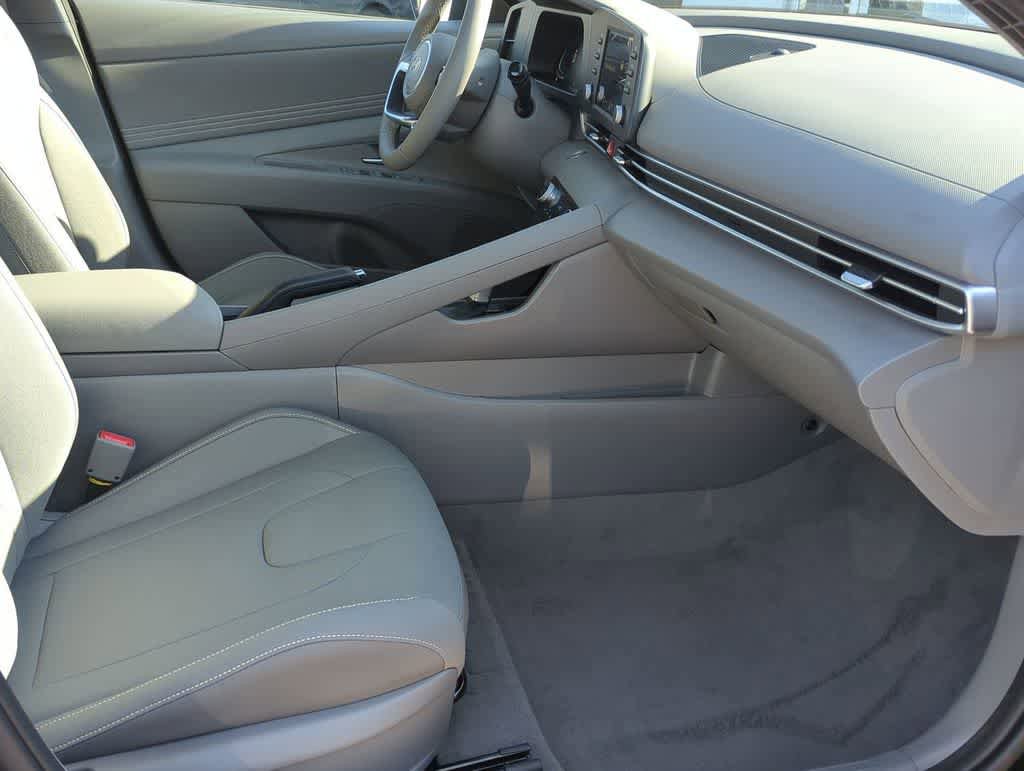 New 2026 Hyundai Elantra Sport FWD image 22