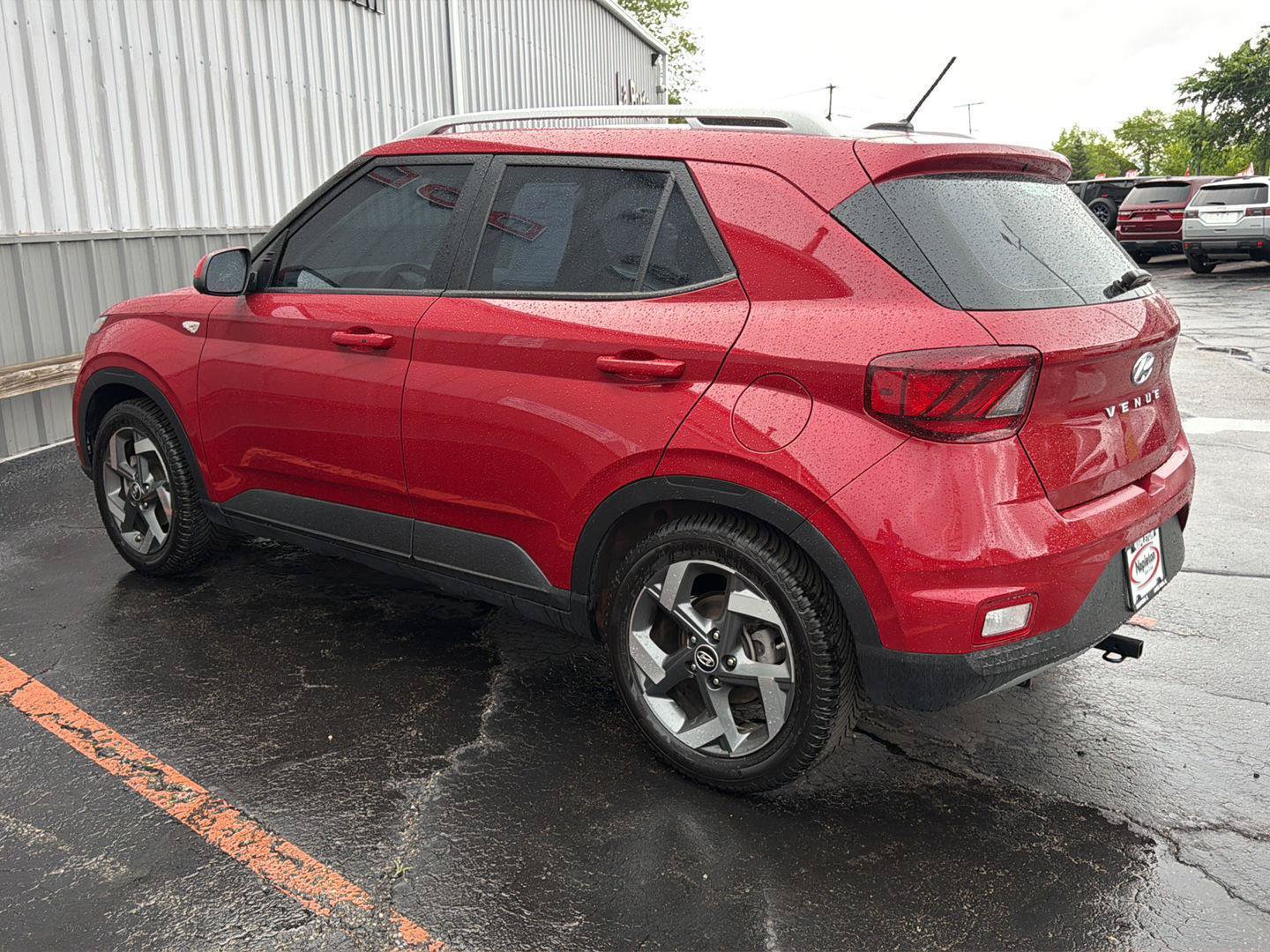 Used 2023 Hyundai Venue Limited FWD image 2