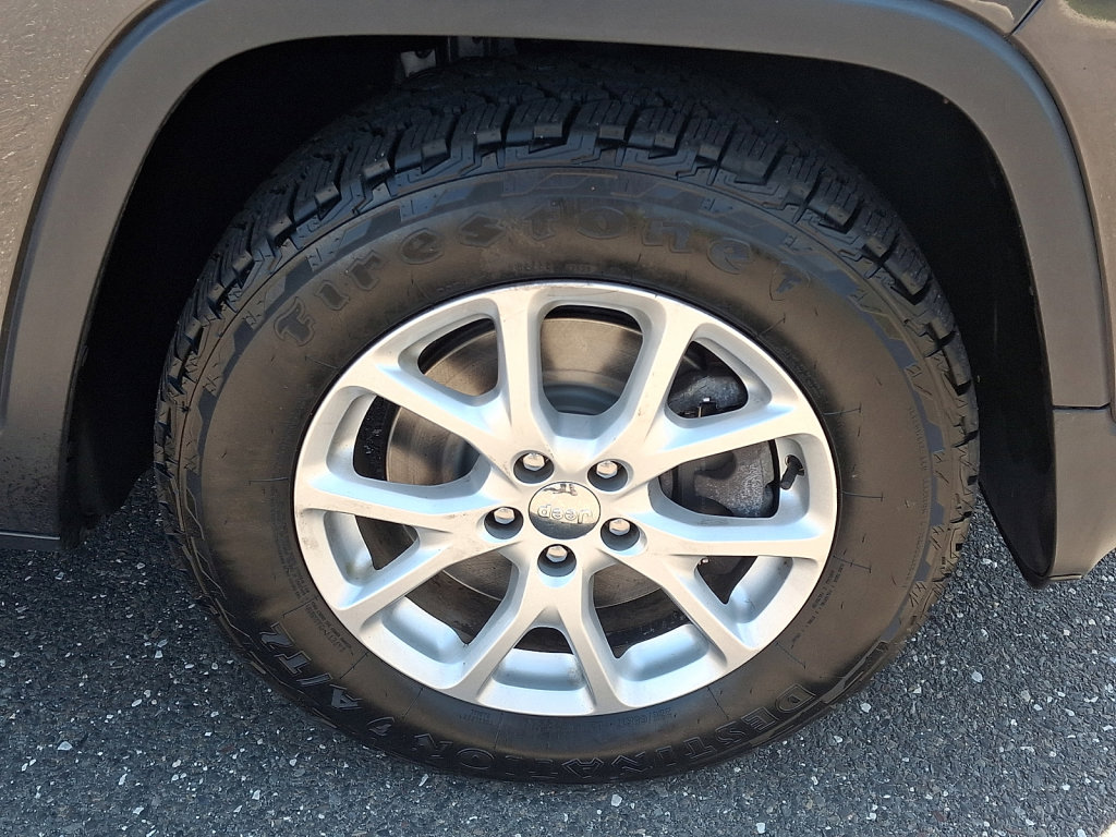 Used 2015 Jeep Cherokee Latitude w/ Comfort/Convenience Group image 9