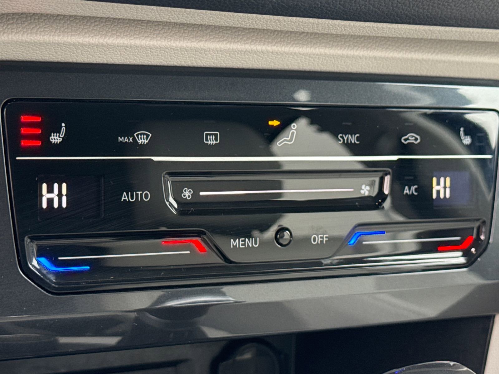 Certified 2023 Volkswagen Tiguan SE image 34